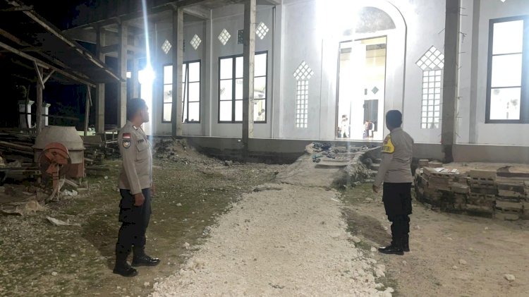 Polsek Rote Barat Laut Lakukan Pengamanan di Mesjid Jamiatul Islamiyah, Pastikan Kenyamanan Ibadah.