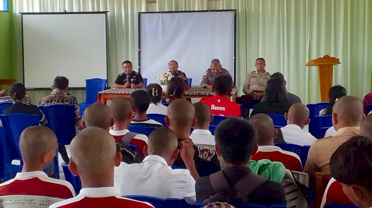 Hadirkan Orang Tua Siswa, Guru dan Tokoh Masyarakat, Polsek Lobalain Ajak Sama Sama Cegah  Tawuran Pelajar