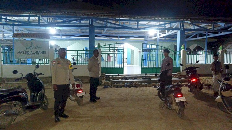 Polsek Rote Timur Laksanakan Pengamanan Sholat Tarawih,Pastikan Ibadah Berjalan Aman dan Kondusif