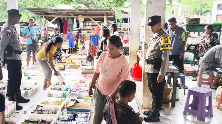 Polsek Rote Tengah Tingkatkan Pengamanan, Jamin Kenyamanan Masyarakat di Pasar  Ufalen
