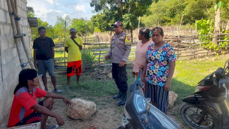 Sambang Warga, Bhabinkamtibmas Polsek Rote Timur Pererat Kemitraan Dengan Masyarakat
