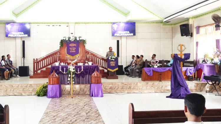 Kegiatan Minggu Kasih Kapolsek Rote Barat Bersama Jemaat  Ebenhaezer Sedeoen