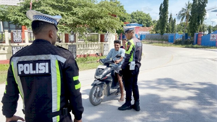 Satuan Lalu Lintas Polres Rote Ndao Tingkatkan Patroli Dialogis, Himbau Warga Utamakan Keselamatan