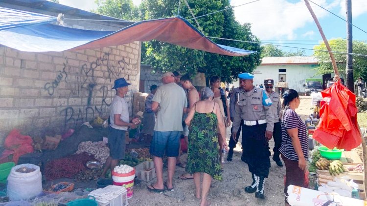 Polsek Rote Barat Lakukan Patroli di Pasar Sedeoen