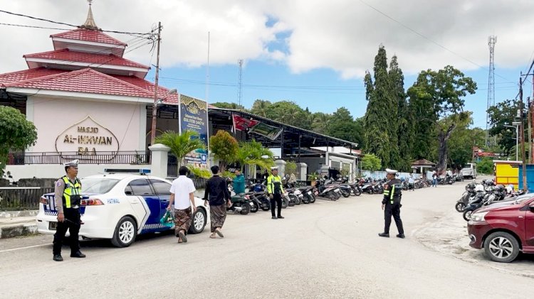 Satlantas Polres Rote Ndao Jamin Kenyamanan Saat Sholat Jumat