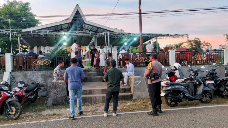 Kapolsek Pantaibaru : Ibadah Misa Pada Gereja  St Petrus Olafulihaa Berjalan Lancar