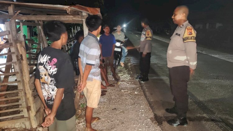 Polsek Rote Tengah Gelar Patroli Dialogis, Ajak Masyarakat Cegah Premanisme dan Jaga Kamtibmas