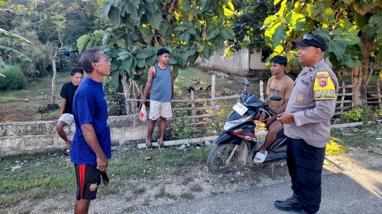 Bhabinkamtibmas Polsek Rote Timur Sambangi Warga, Ajak Jaga Kamtibmas dan Bijak Bermedia Sosial
