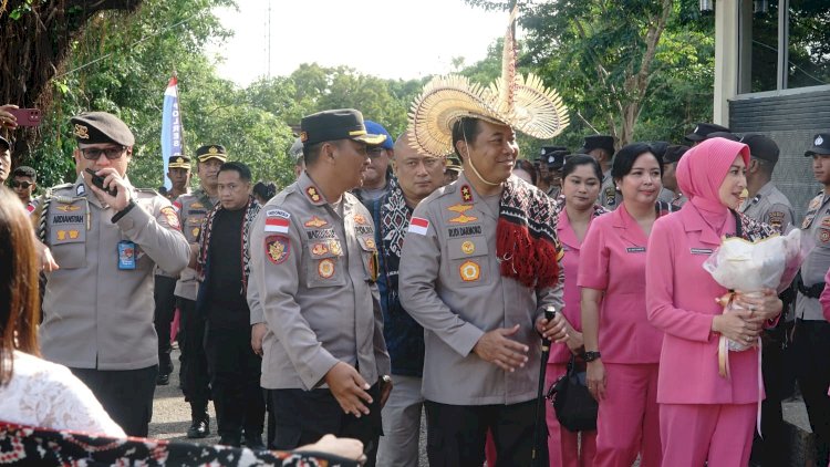 Tatap Muka Dengan Personel Polres Rote Ndao, Kapolda NTT Tegaskan Pentingnya Berbuat Baik