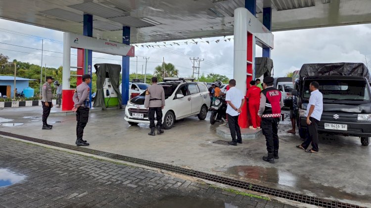 Polsek Pantaibaru Lakukan Pengamanan di SPBU Edalode, Pastikan Distribusi BBM Aman