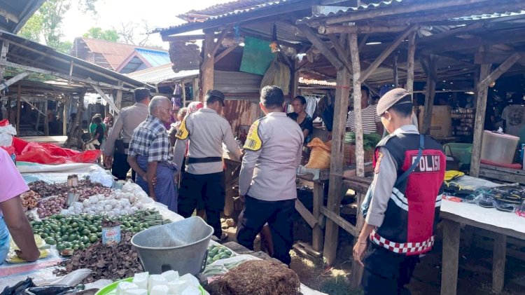 Jamin Keamanan di Pasar Busalangga, Polsek Rote Barat Laut Lakukan Patroli Dialogis dan Pengamanan