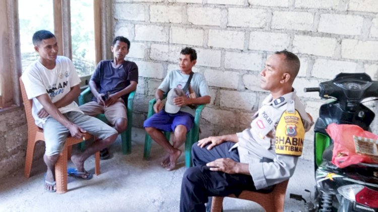 Jaga Kemitraan Dengan Warga Binaan, Bhabinkamtibmas Polsek Lobalain  Tingkatkan Kegiatan Sambang.