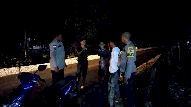 Patroli Dialogis Polsek Rote Tengah, Personel Sambangi Warga Desa Nggodimeda