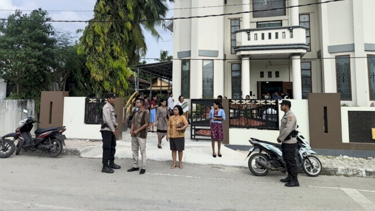Kapolsek Lobalain : Polsek Lobalain Lakukan Pengamanan Ibadah, Wujudkan Rasa Aman Bagi Jemaat