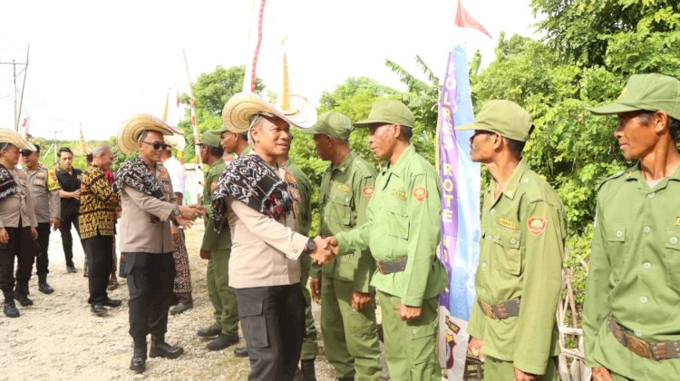 Asistensi Pos Satkamling di Desa Lenupetu Kecamatan Pantaibaru oleh Tim Supervisi Korbinmas Baharkam Polri