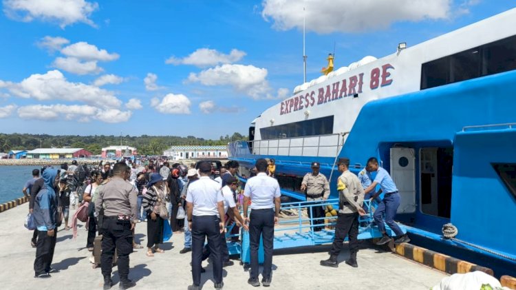 Pengamanan Rutin di Pelabuhan Baa, Polsek Lobalain Pastikan Kenyamanan dan Keamanan Masyarakat