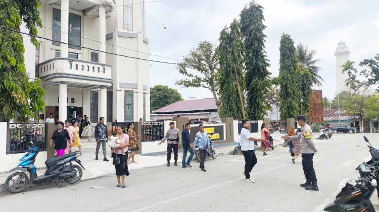 Jamin Kenyamanan Kebaktian Minggu, Polsek Lobalain Lakukan Pengamanan