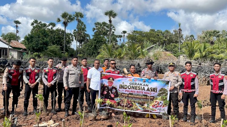 Polres Rote Ndao Tanam Mangrove  Jelang Hari Bhayangkara ke-80, Bentuk Jaga Kelestarian Lingkungan
