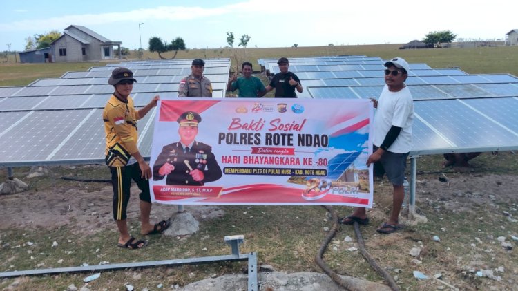 Jelang Hari Bhayangkara ke 80, Polres Rote Ndao Lakukan Perbaikan  Panel Surya di Pulau Nuse