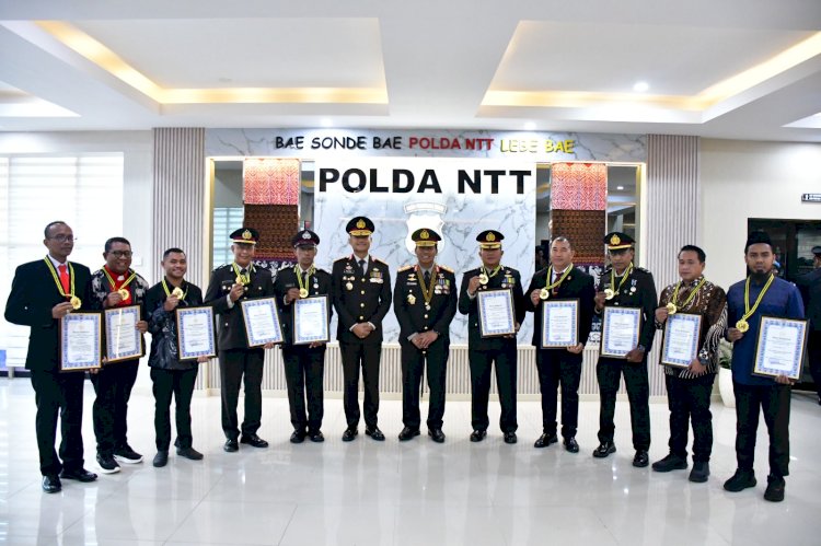 Kapolda NTT Berikan Penghargaan kepada Personel dan Tokoh Berprestasi, Wujud Apresiasi atas Dedikasi bagi Institusi dan Masyarakat