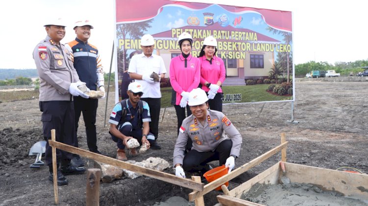 Kunjungan Kerja di Rote Ndao, Kapolda NTT Lakukan Peletakan Batu Pertama Pembangunan  Polsubsektor Landu Leko