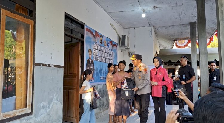 Kapolda NTT Tinjau Langsung  Pelaksanaan Kursus Bahasa Inggris Yang Diinisiasi Oleh Bhabinkamtibmas Polsek Rote Barat
