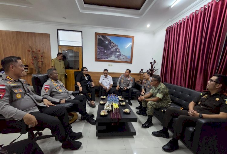 Wakapolda NTT Turun Langsung ke Adonara Timur, Percepat Penyelesaian Konflik Sosial Melalui Dialog, Rekonsiliasi dan Penegakan Hukum