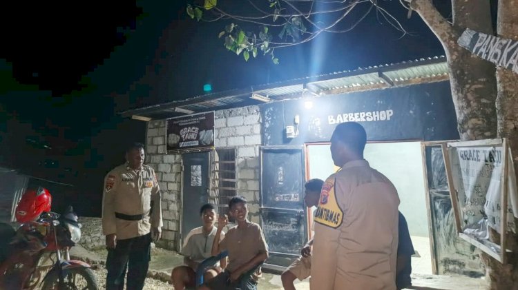 Wujudkan Rasa Aman Bagi Masyarakat, Polsek Rote Tengah Lakukan Patroli Malam