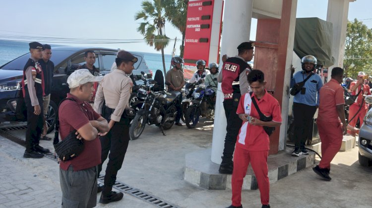 Satuan Samapta Polres Rote Ndao Lakukan Monitoring Distribusi BBM Bagi Masyarakat