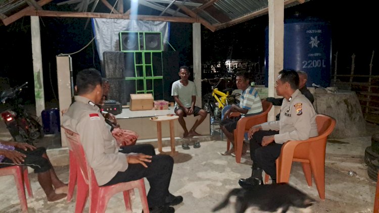 Patroli Dialogis Malam, Polsek Rote Barat Daya Perkuat Harkamtibmas dan Kemitraan Dengan Warga