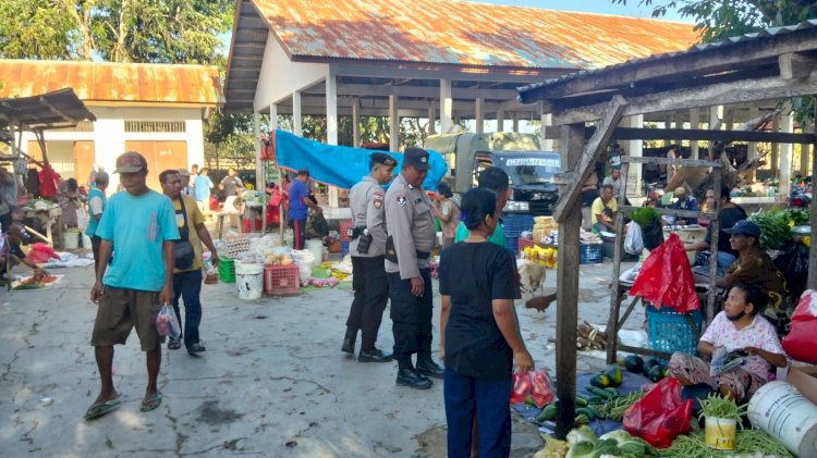 Polsek Rote Tengah Lakukan Patroli di Pasar Siomeda, Pastikan Keamanan Masyarakat