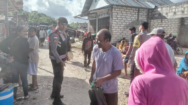 Polsek Rote Selatan Lakukan Pengamanan di Pasar Oele, Himbau Masyarakat Waspada Uang Palsu Saat Bertransaksi