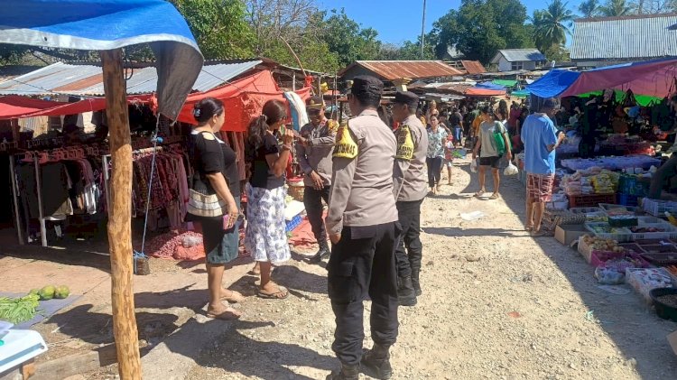 Pengaman di Pasar Sedeoen Oleh Polsek Rote Barat, Wujud Polri Untuk Masyarakat