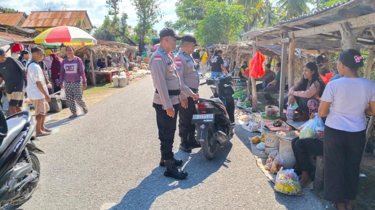 Personel Polsek Lobalain Lakukan Patroli Dipasar Kuli Aisele, Wujud Hadirnya Negara Jamin Keamanan Warga