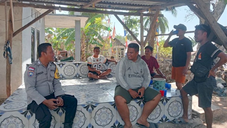 Bhabinkamtibmas Polsek Rote Barat Laut Sambangi Warga, Antisipasi Gangguan Keamanan