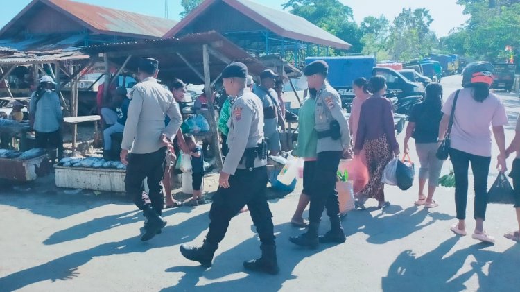 Polsek Rote Barat Laut Lakukan Pengamanan di Pasar Busalangga, Pastikan Kenyamanan Masyarakat