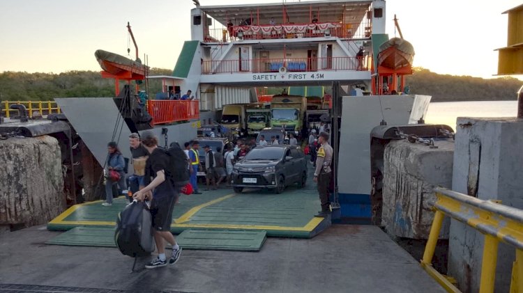 Polsek Pantaibaru Lakukan Pengamanan Saat Kedatangan KMP Garda Maritim III