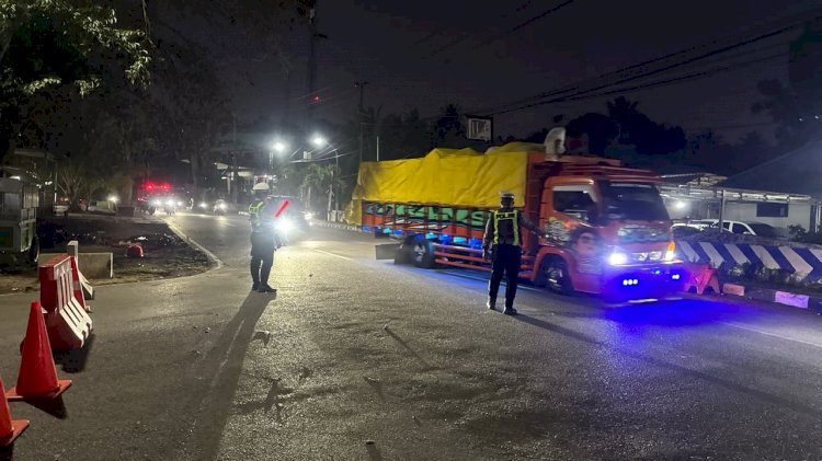 Satuan Lalu Lintas Polres Rote Ndao Laksanakan  Pengaturan Arus Lalu Lintas Jaga Kenyamanan Masyarakat