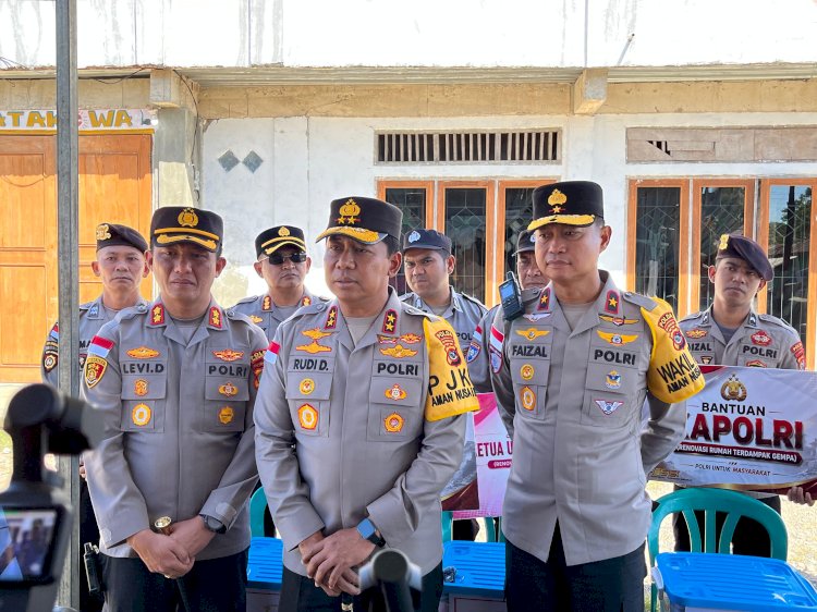Kapolda NTT dan Ketua Bhayangkari Serahkan Bantuan Kapolri dan Ketua Umum Bhayangkari untuk Personel Terdampak Gempa
