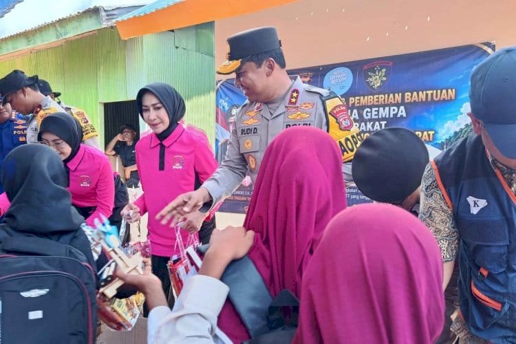 Kapolda NTT Resmikan Revitalisasi MI Al-Hidayah di Pulau Kukusan, Salurkan Bantuan Pascagempa