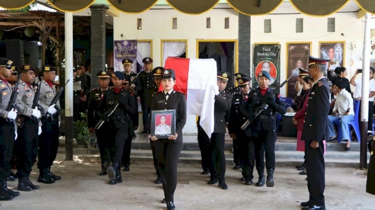 Upacara Kedinasan Polri, Menghantar Almarhum IPTU Ferdinan Foeh ke Peristirahatan Terakhir