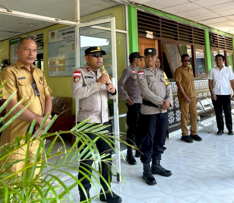 Kapolsek Rote Barat Laut Sambangi SMA N 1 Rote Barat Laut, Berikan Motivasi dan Himbauan Kamtibmas