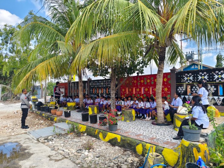 Polsek Pantai Baru Terima Kunjungan Studi Wisata SDK Tongkat Harun Tesabela, Tanamkan Kedekatan Anak dengan Polri